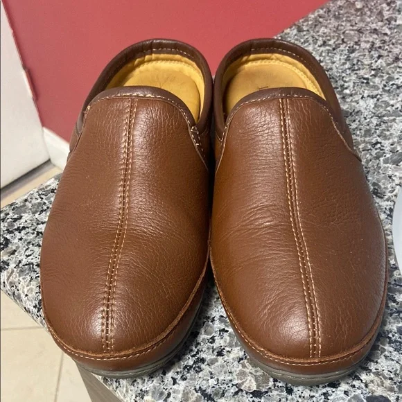 L.L. Bean Men\'s Vintage Elk Hide Leather Loafers LL Bean Mens Elkhide Scuffs Sz 10m Brown Leather Slip on  main image 3